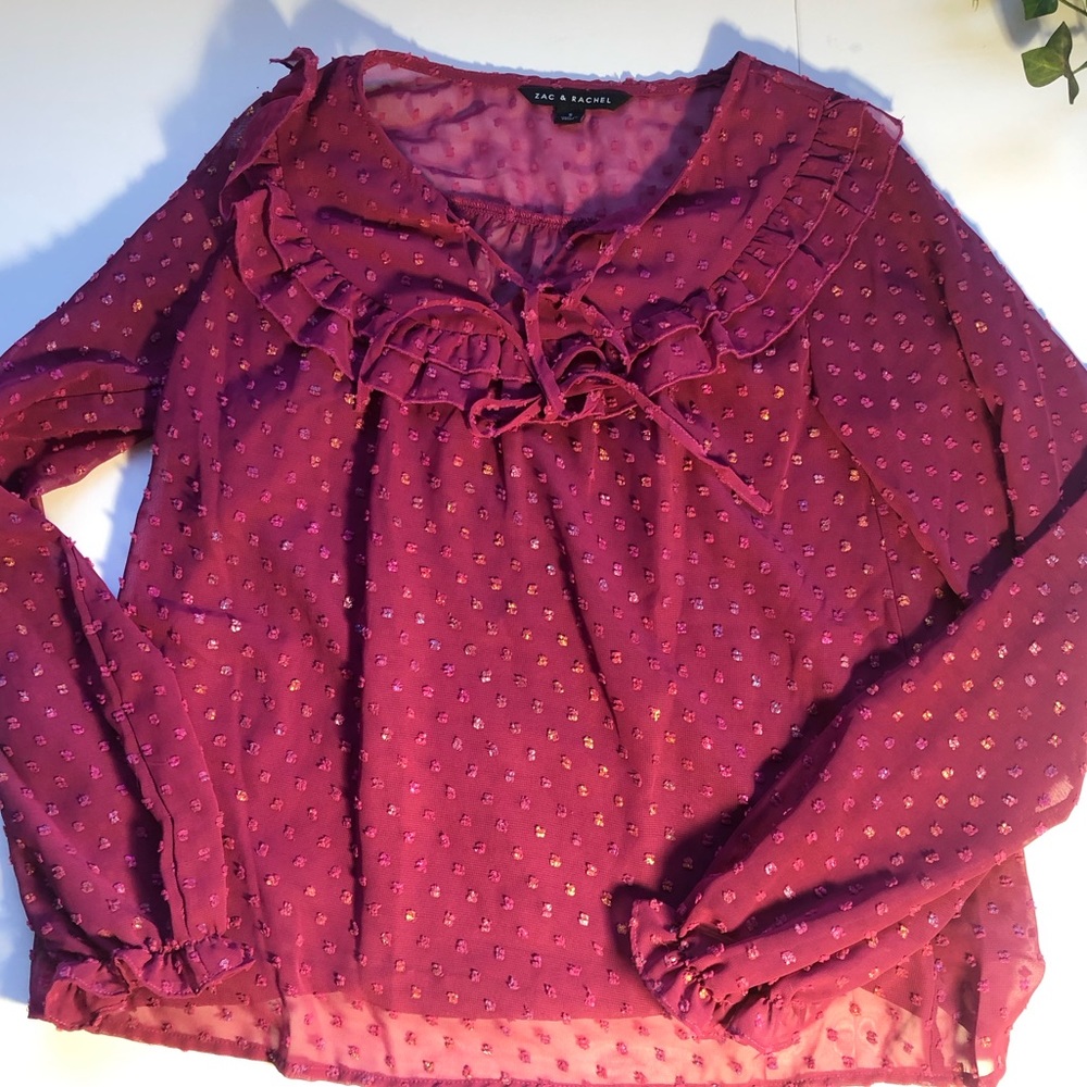 Pink metallic swiss dot blouse with ruffles💋💕